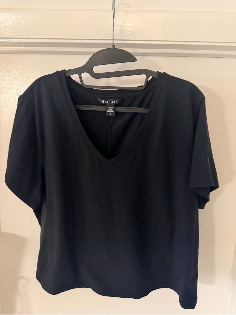 Athleta Women's Organic Cropped Daily Black V-Neck Tee Shirt - XL